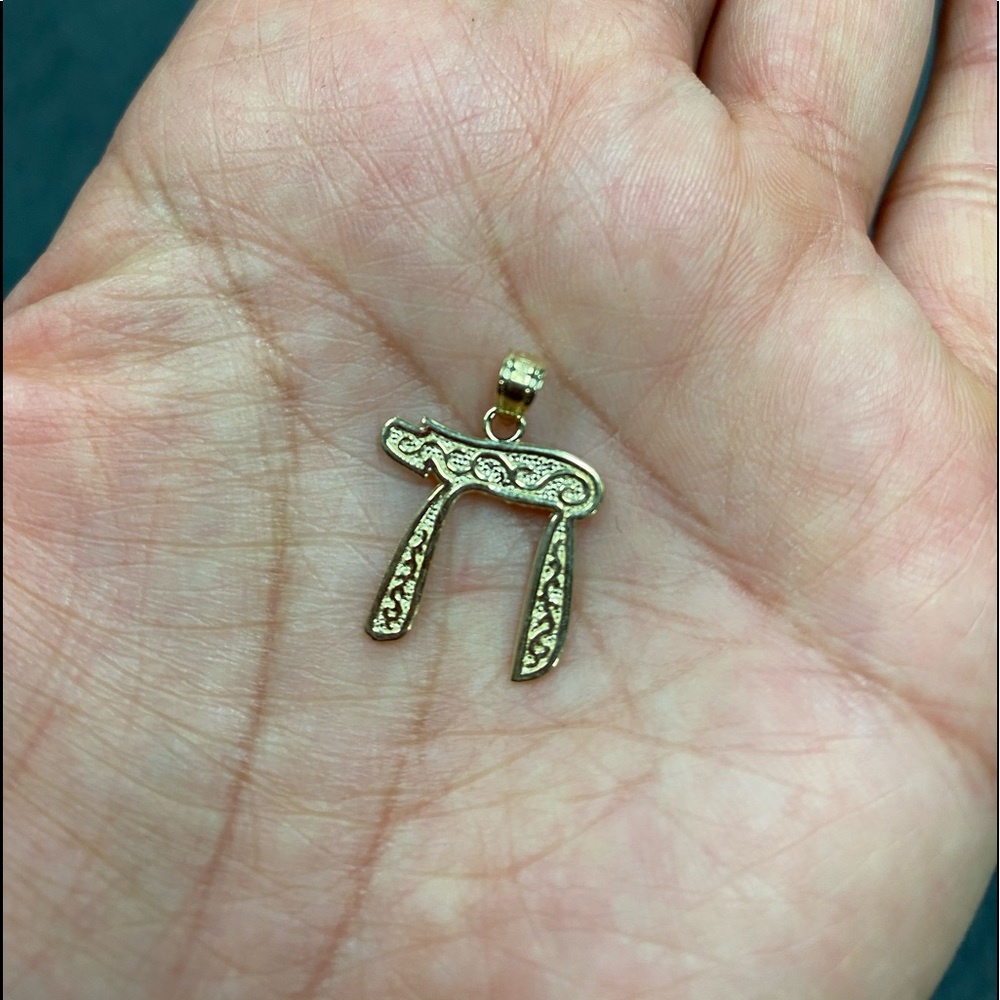 14K Real Gold Chai Jewish Symbol Necklace Pendant - Picture 3 of 7